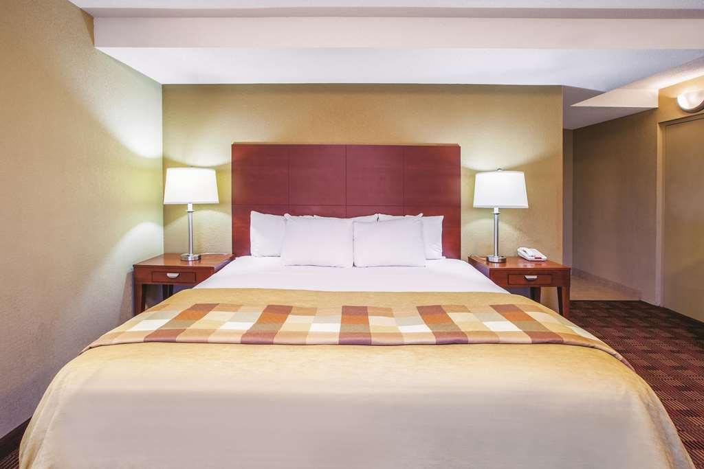 Hotel Country & By Radisson, Canton Near Hall Of Fame 3*
