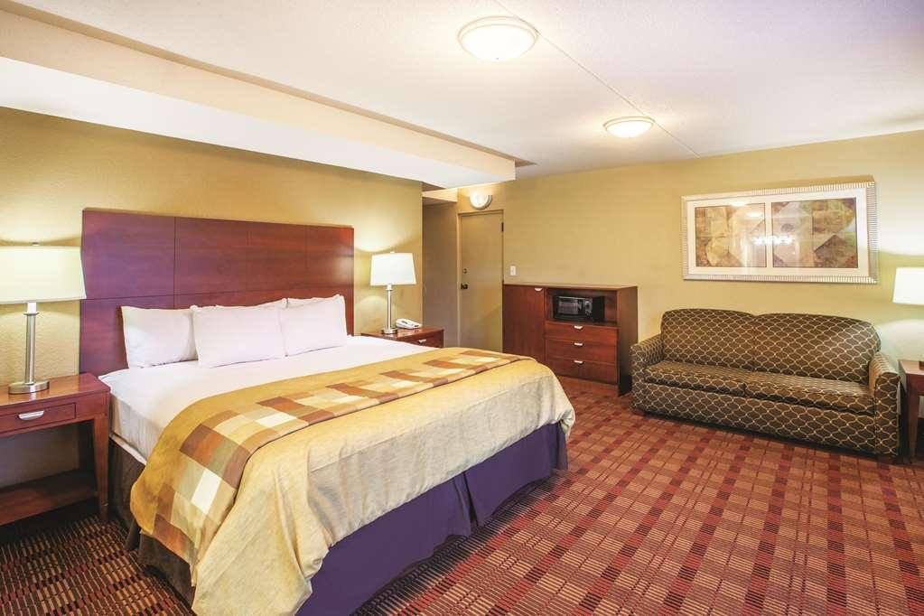 Country & By Radisson, Canton Near Hall Of Fame 3*