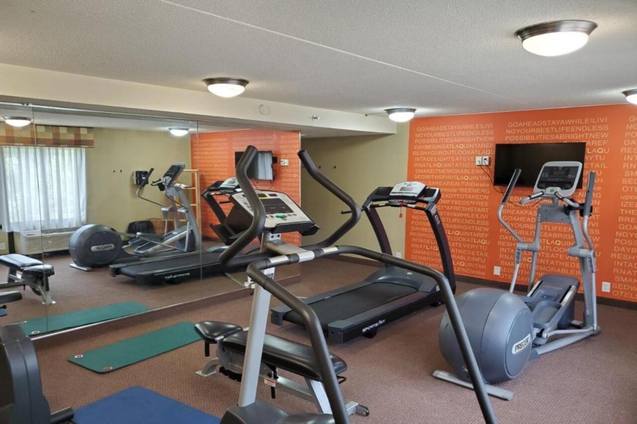 Country & By Radisson, Canton Near Hall Of Fame Hotel