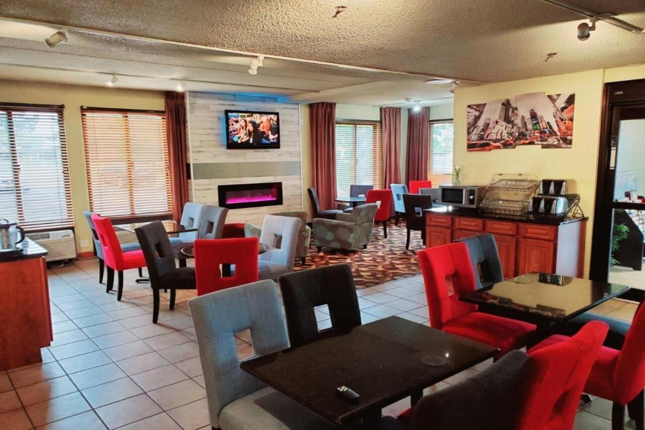 Country & By Radisson, Canton Near Hall Of Fame Hotel 3*