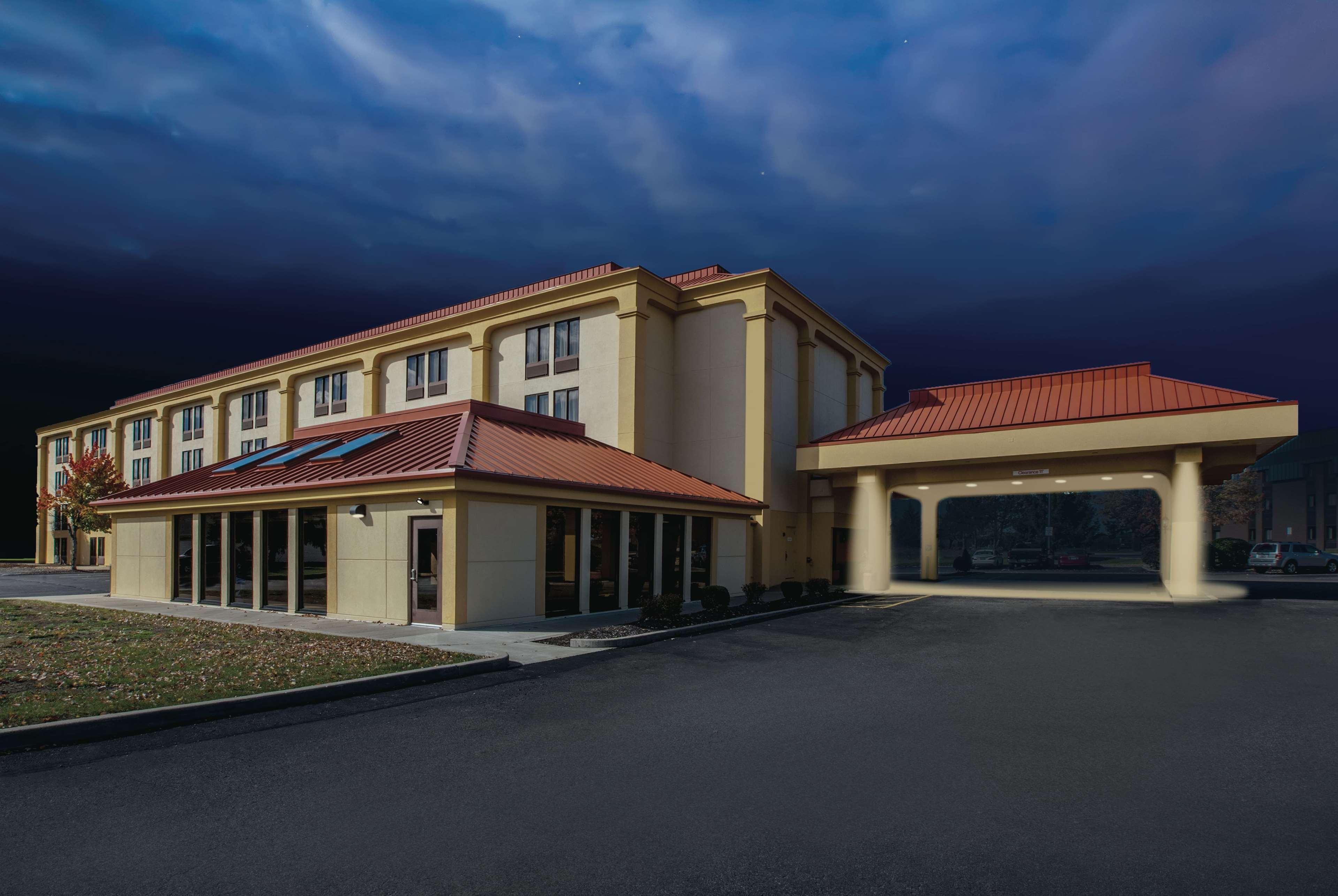 Country & By Radisson, Canton Near Hall Of Fame Hotel