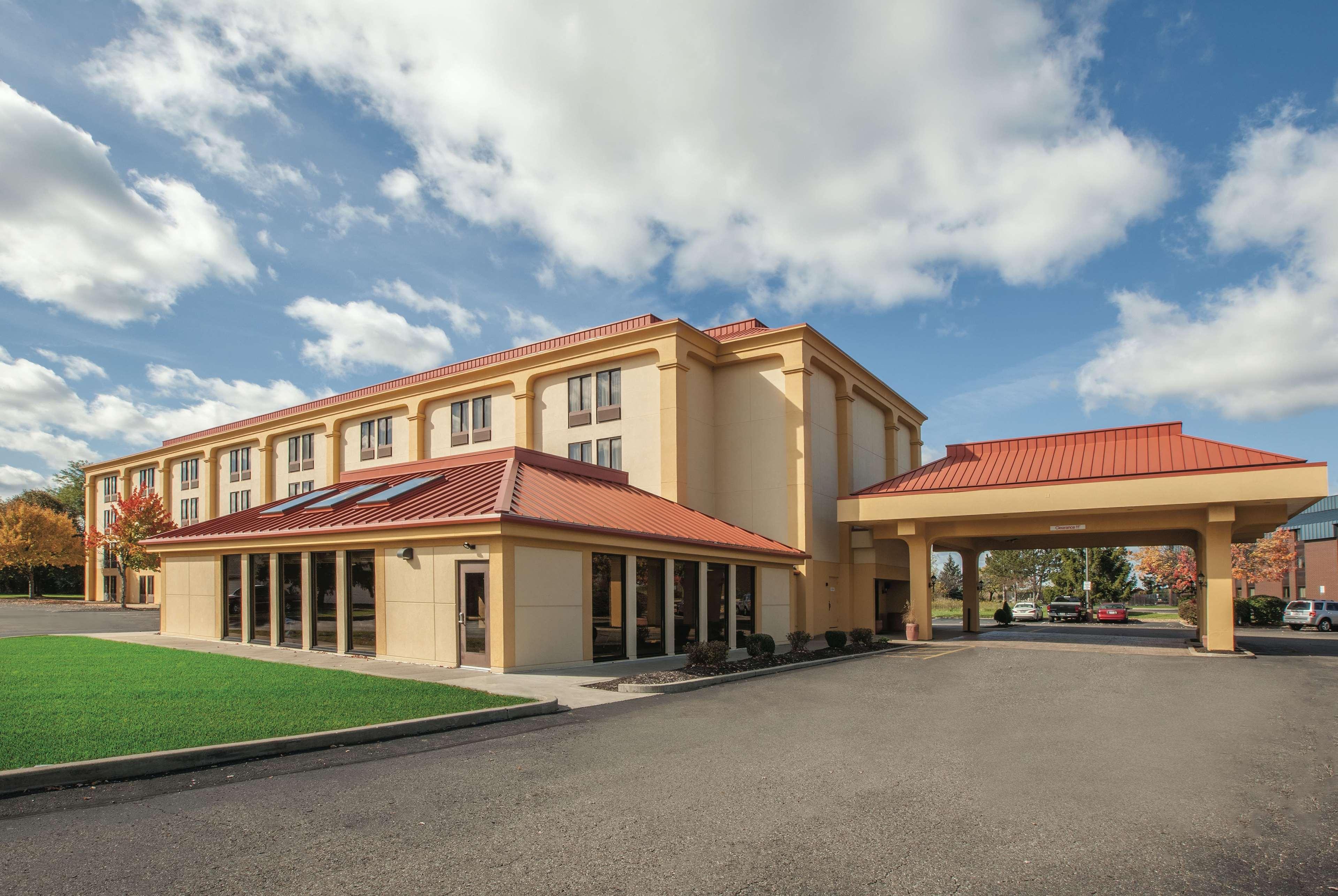 Country & By Radisson, Canton Near Hall Of Fame Hotel