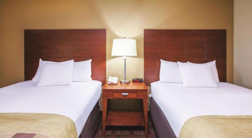 Country & By Radisson, Canton Near Hall Of Fame