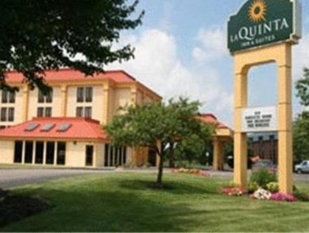 Country & By Radisson, Canton Near Hall Of Fame Hotel