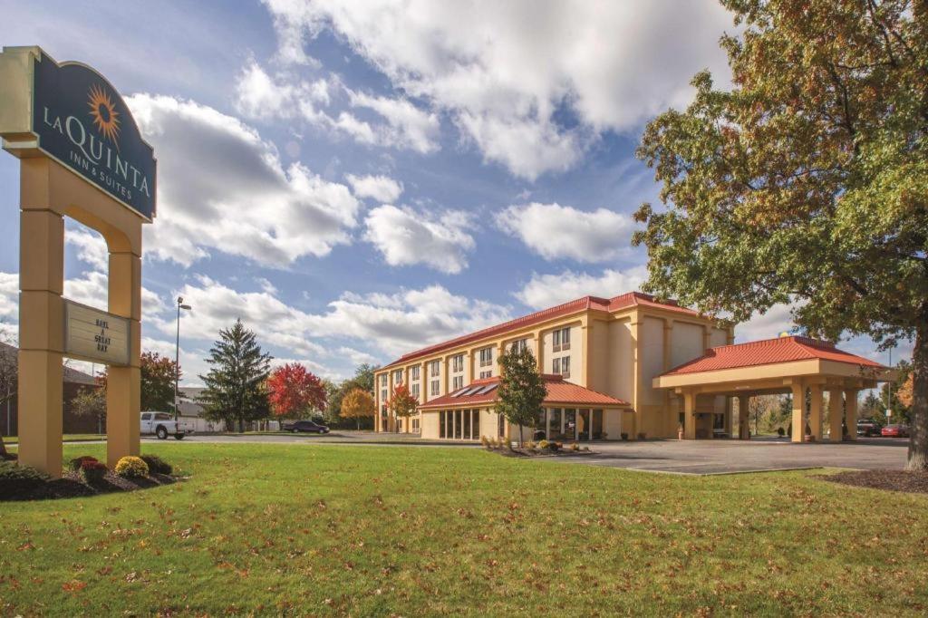 Country & By Radisson, Canton Near Hall Of Fame North Canton