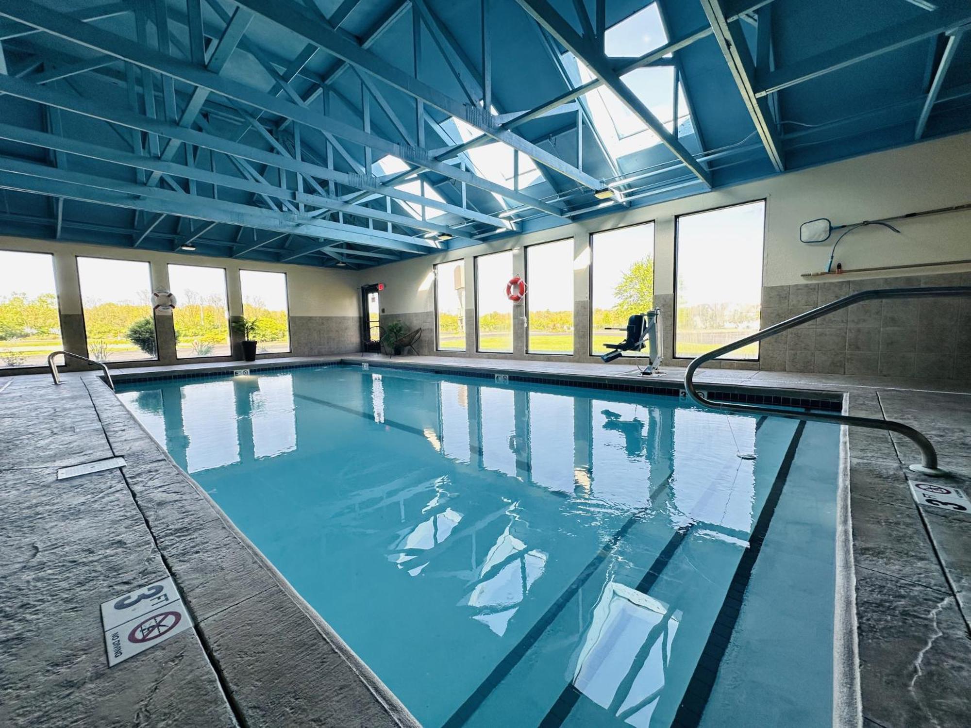 Country & By Radisson, Canton Near Hall Of Fame Hotel 3*
