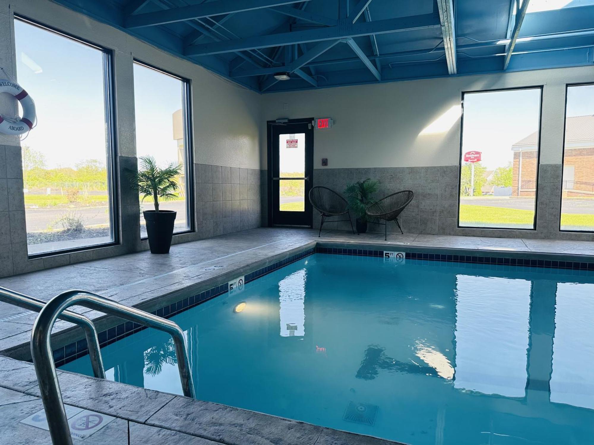 Country & By Radisson, Canton Near Hall Of Fame 3*