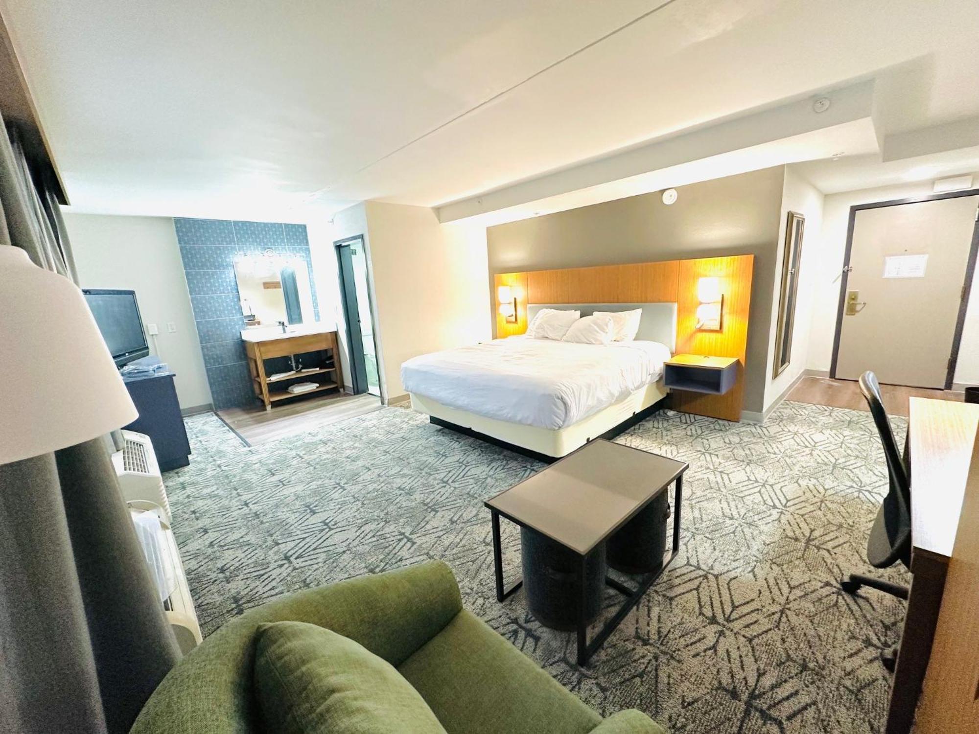 Hotel Country & By Radisson, Canton Near Hall Of Fame