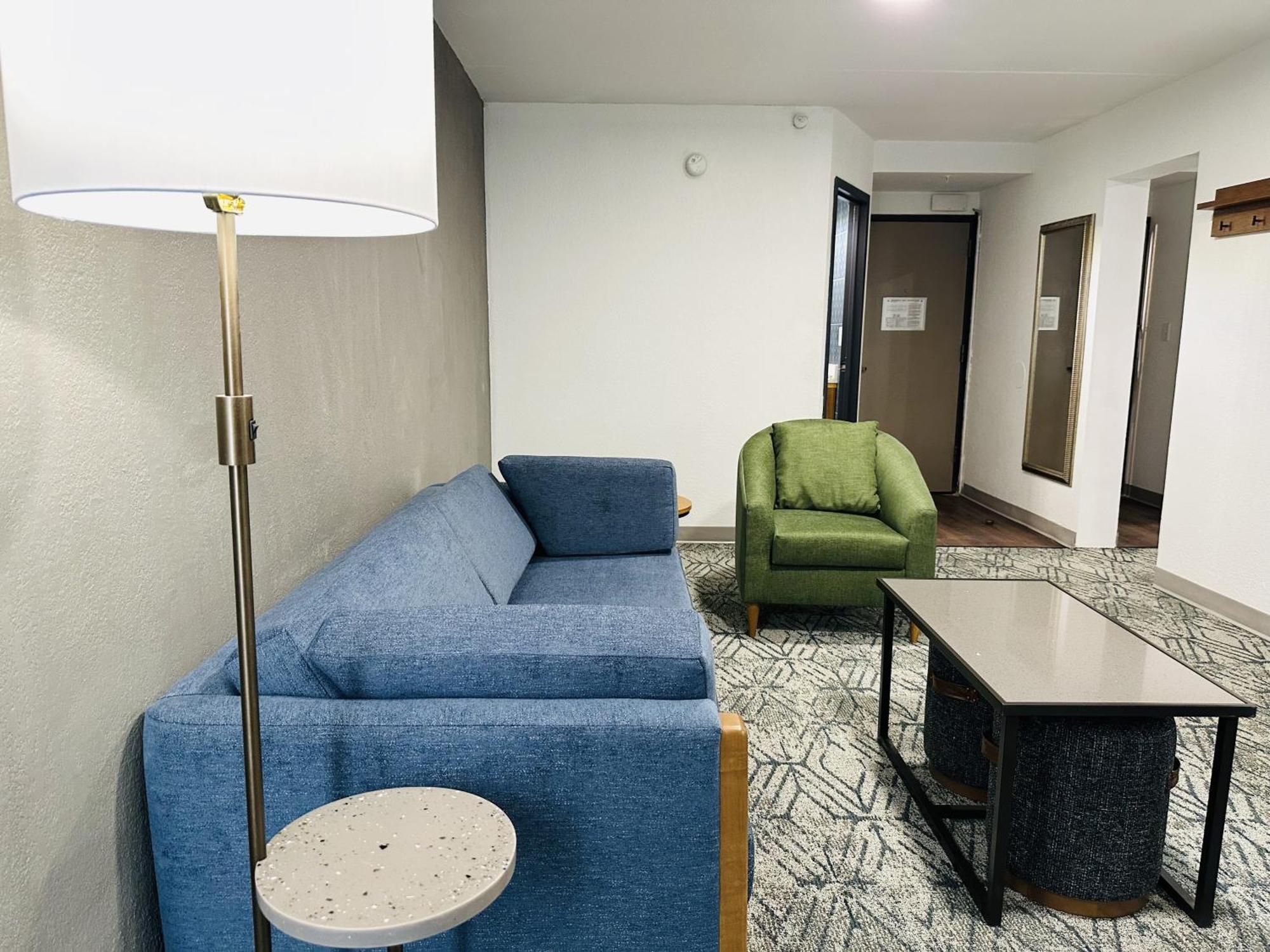 Hotel Country & By Radisson, Canton Near Hall Of Fame 3*