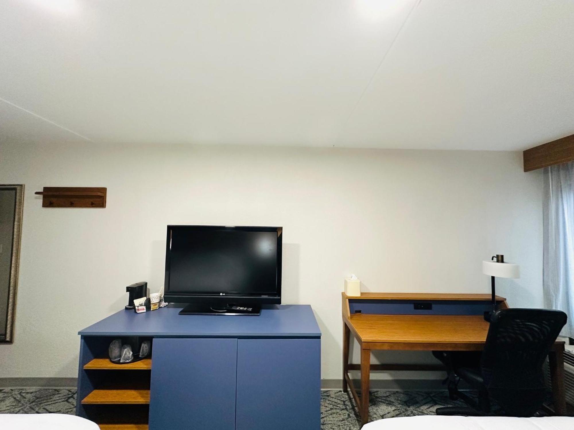 Hotel Country & By Radisson, Canton Near Hall Of Fame North Canton