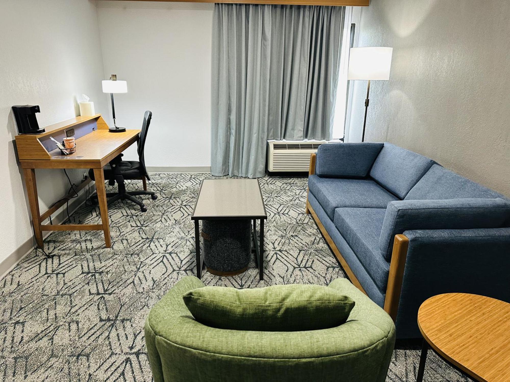 Country & By Radisson, Canton Near Hall Of Fame 3*