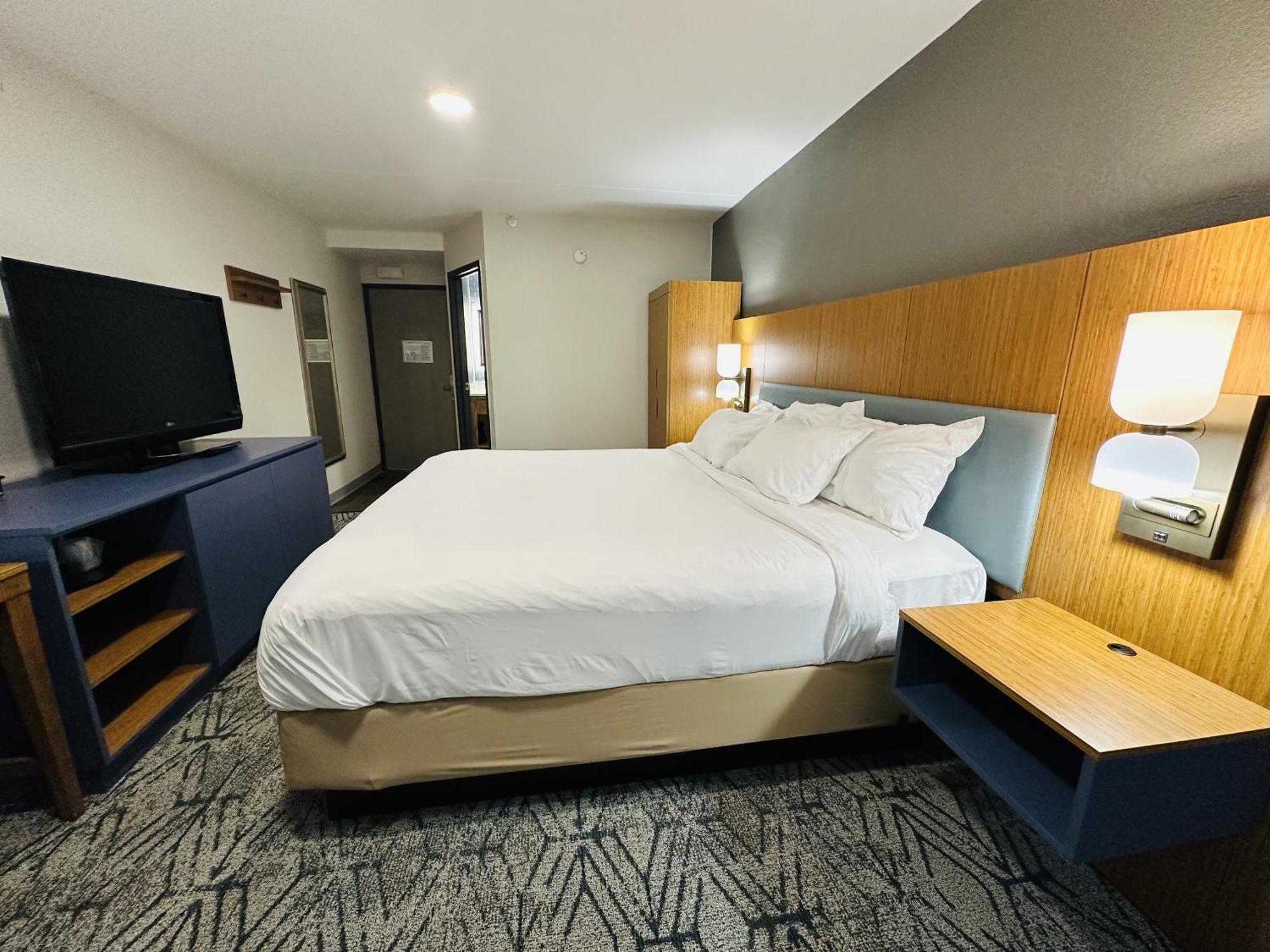 Hotel Country & By Radisson, Canton Near Hall Of Fame 3*