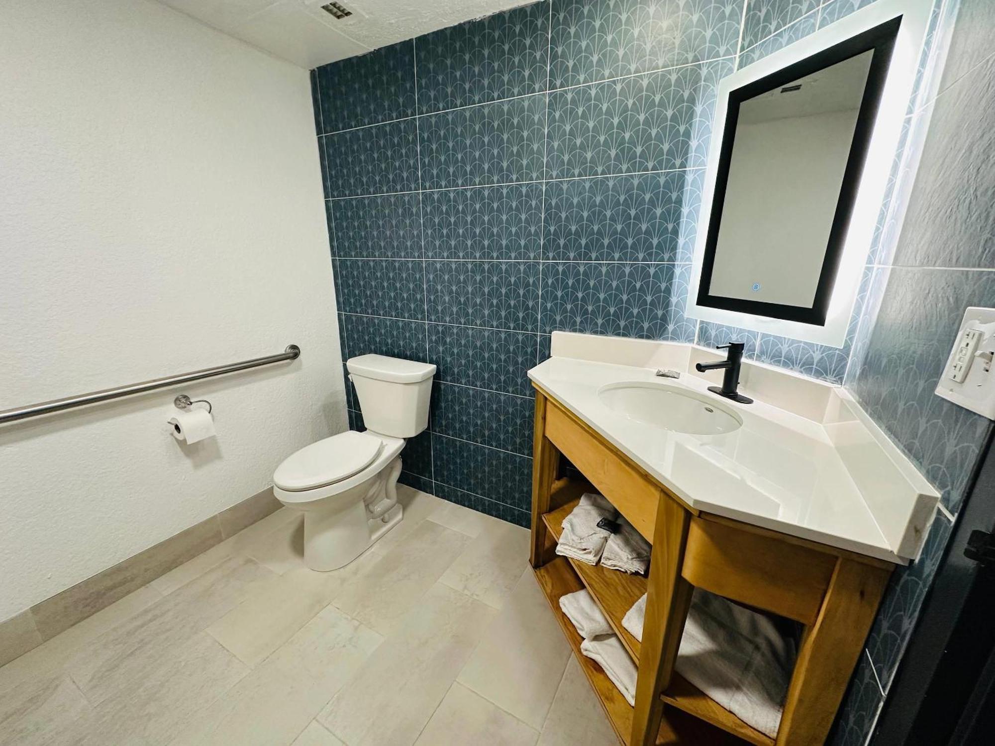 Hotel Country & By Radisson, Canton Near Hall Of Fame 3*