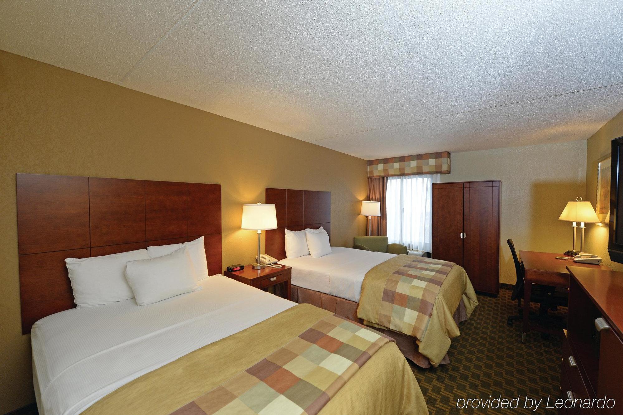 Country & By Radisson, Canton Near Hall Of Fame Hotel 3*