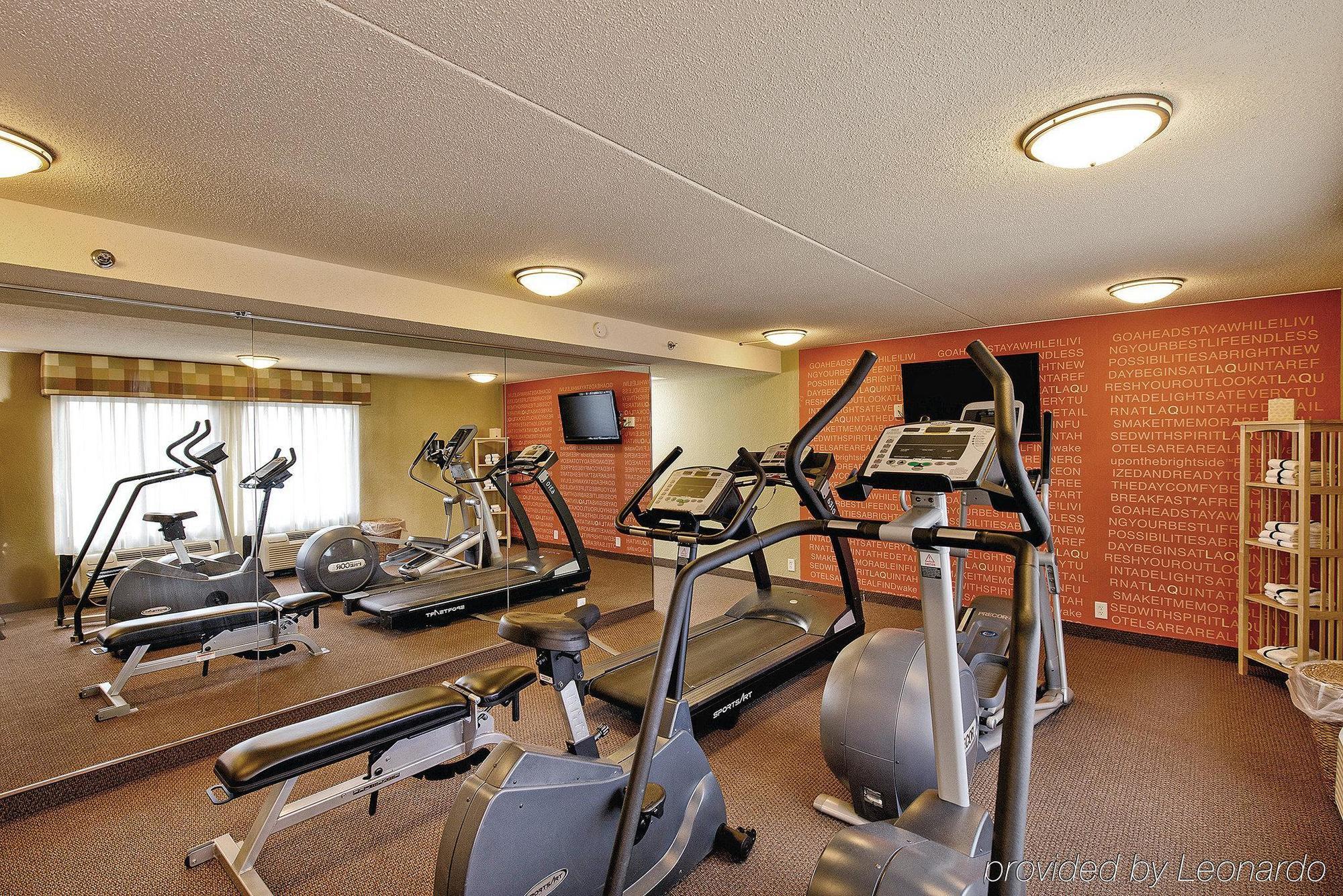 Country & By Radisson, Canton Near Hall Of Fame Hotel 3*