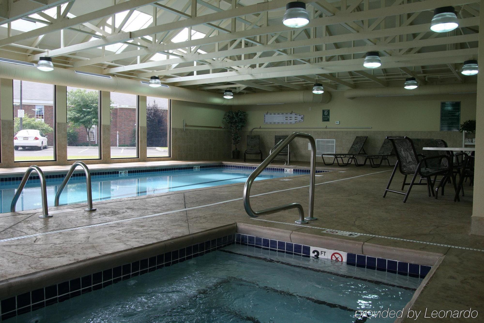 Hotel Country & By Radisson, Canton Near Hall Of Fame 3*