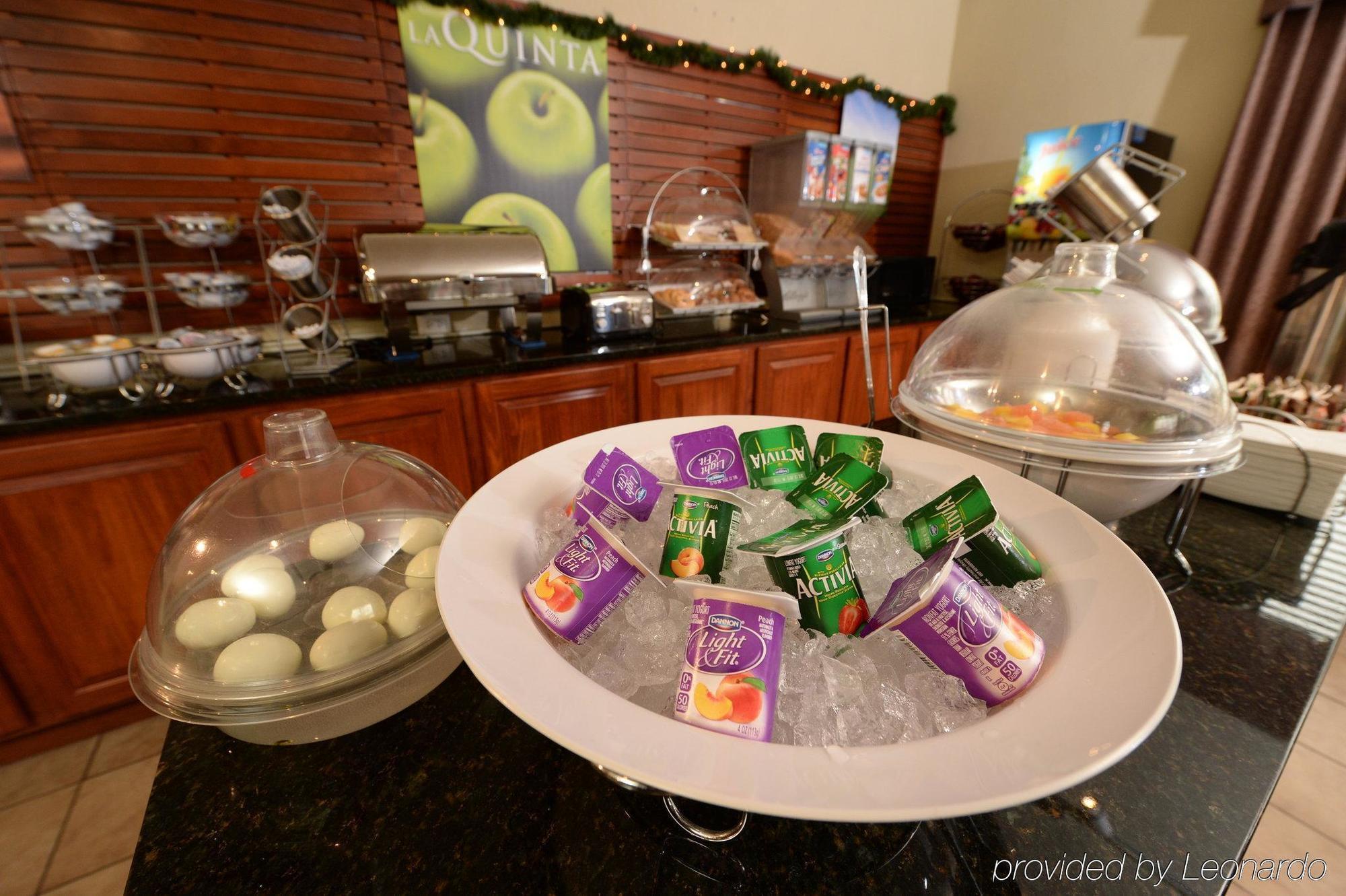 Country & By Radisson, Canton Near Hall Of Fame 3*