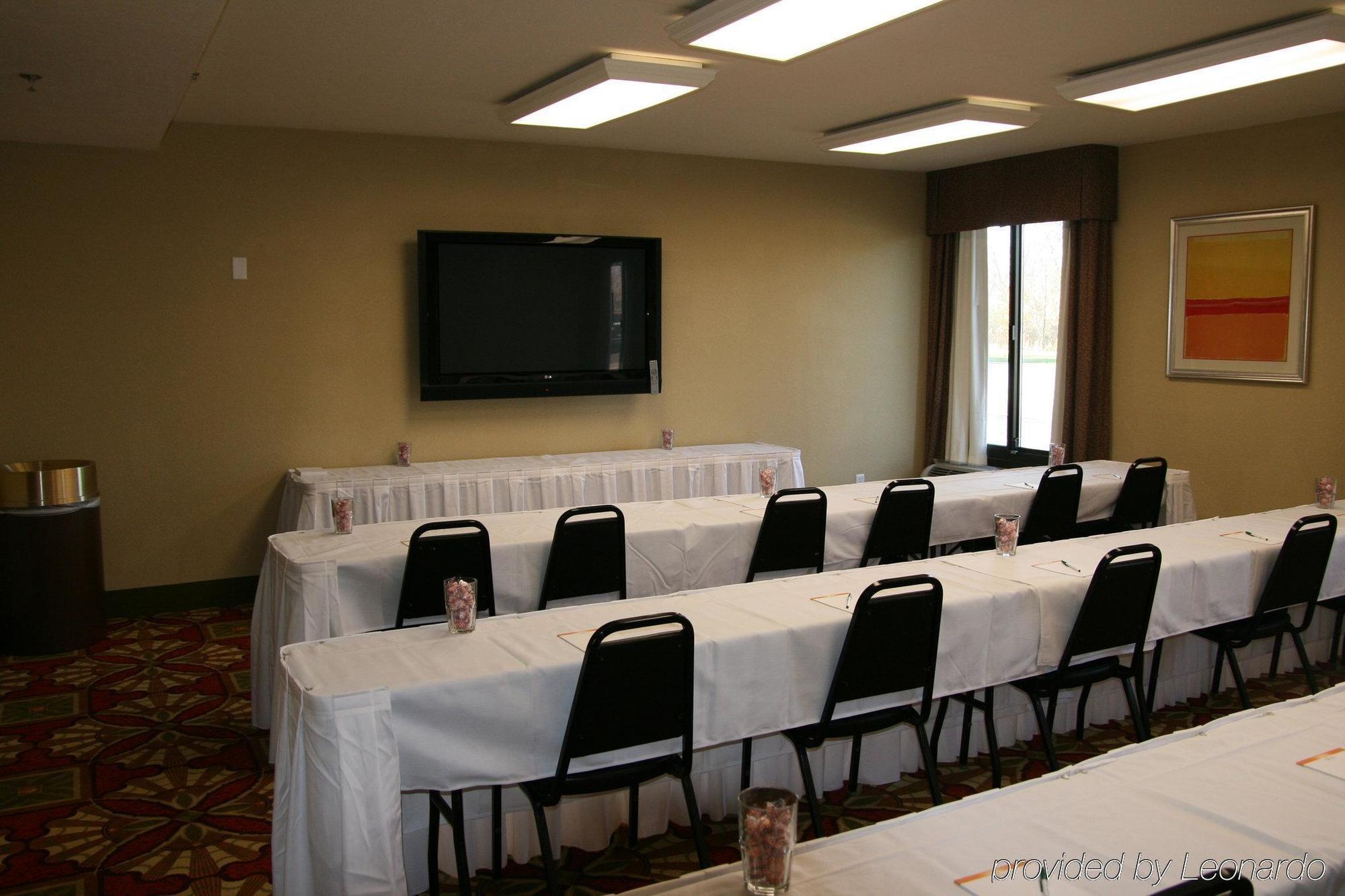 Country & By Radisson, Canton Near Hall Of Fame Hotel 3*