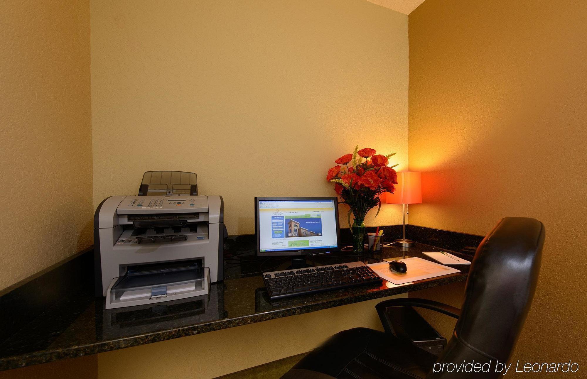 Country & By Radisson, Canton Near Hall Of Fame 3*