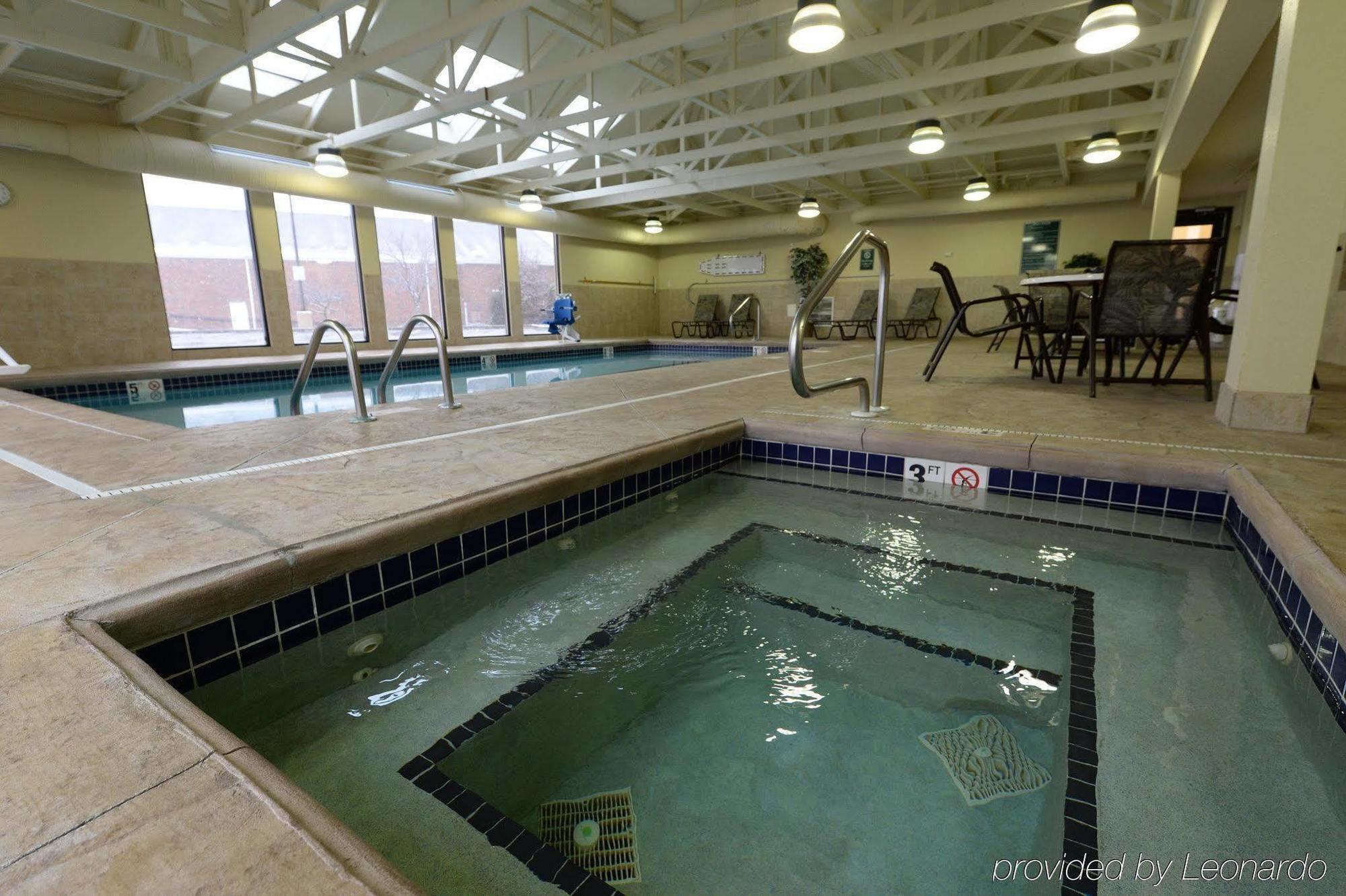 Hotel Country & By Radisson, Canton Near Hall Of Fame 3*