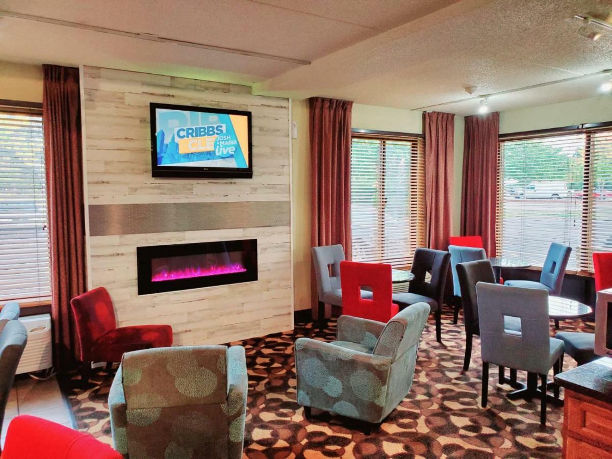 Country & By Radisson, Canton Near Hall Of Fame Hotel North Canton